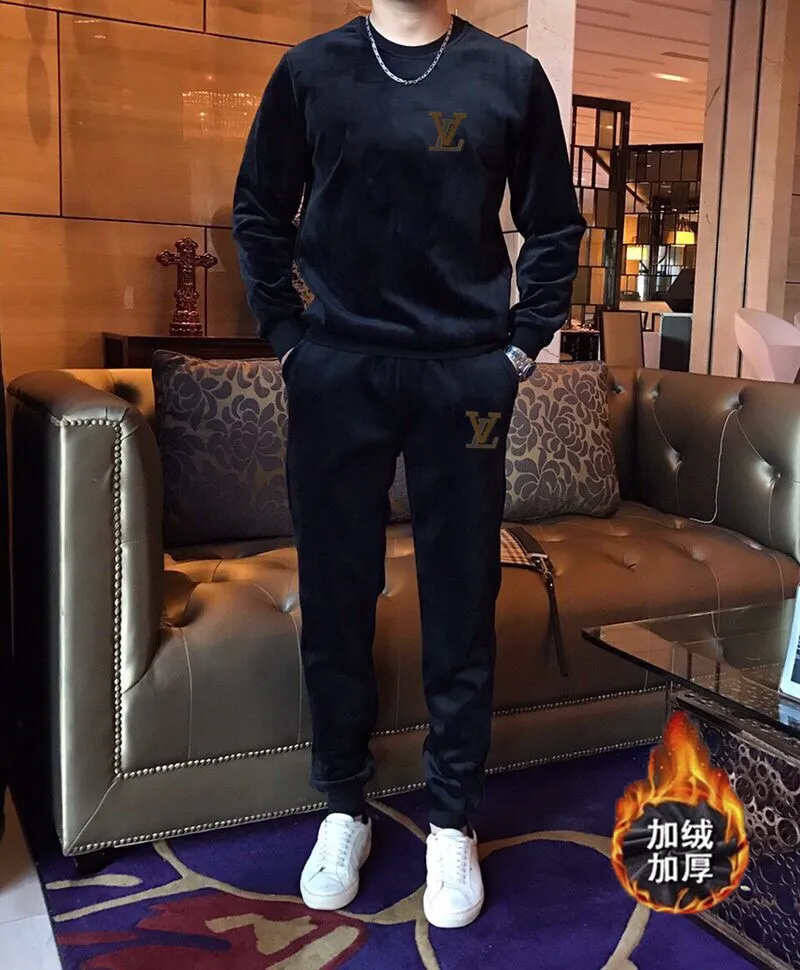 🅿️420 [LV Louis Vuitton] (double-sided gold velvet) hot-selling suit is coming. Focus on the original version of the official website. 2025 new hot-selling gold velvet suit. The original order is the best. 🇭🇰The meticulous work of top designers. Just for a fitting and perfect upper body effect. 100% all-natural high-quality gold velvet, close-fitting comfort, noble and elegant! Original hardware embodies elegance and nobility! Counter size: M-4XL (up to 200 pounds)
